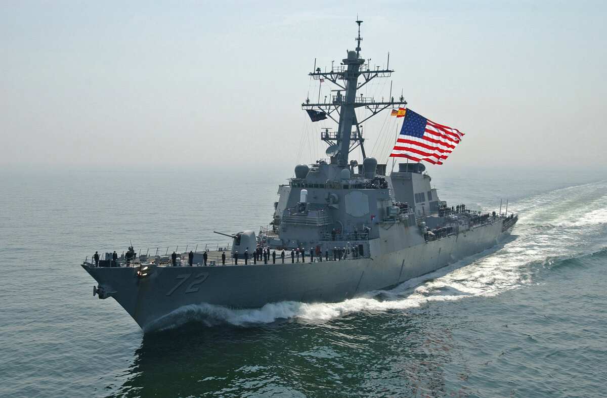 Военный корабль США выгнали из территориальных вод Венесуэлы 