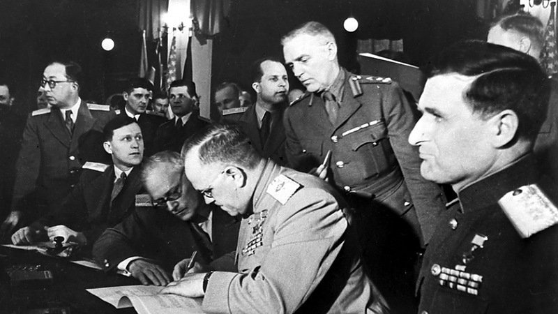 8 мая 1945 года подписан окончательный Акт о безоговорочной капитуляции Германии