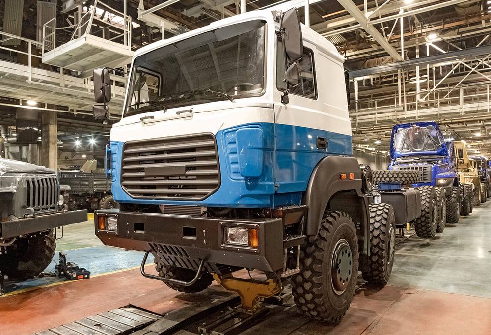Знакомимся: новый русский тяжелый грузовик Урал-9593 