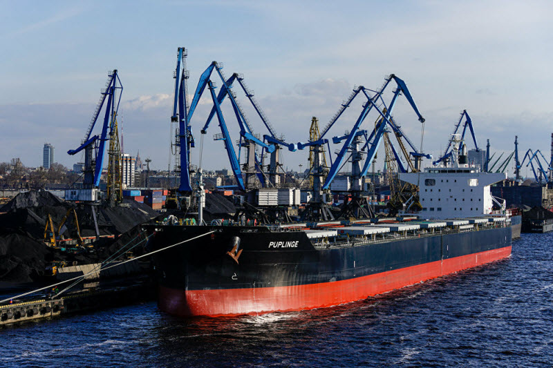 Латвийская экономика на грани краха, если Россия не вернёт транзит своих грузов