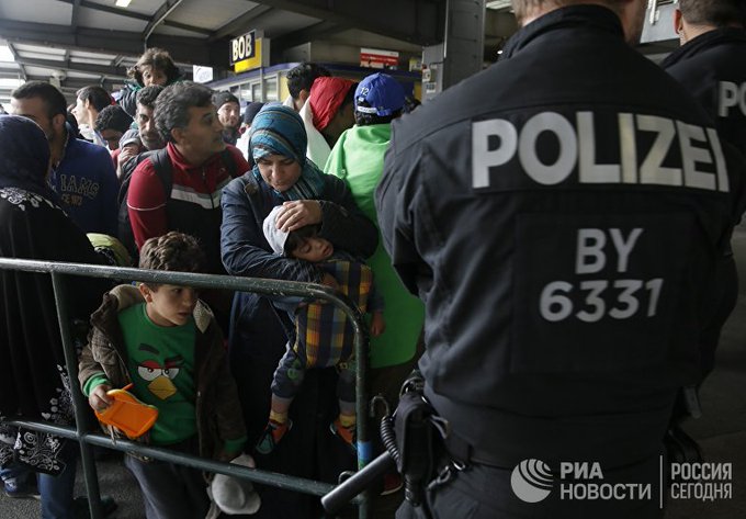 Польские СМИ: Евросоюз доводит миграционную политику до абсурда 