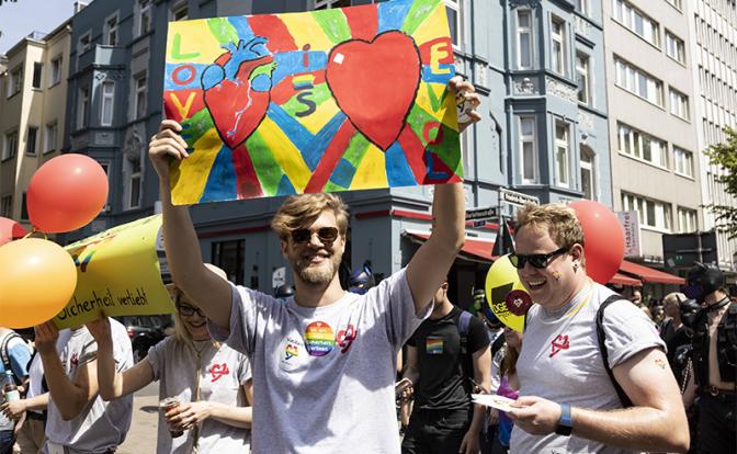 Немецкий министр-гей запретит лечение гомосексуалистов 