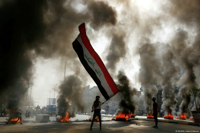 Более 30 протестующих погибли в ходе столкновений в Ираке 
