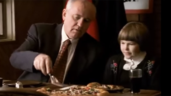 Горбачев обиделся на американские СМИ из-за статьи о пицце 