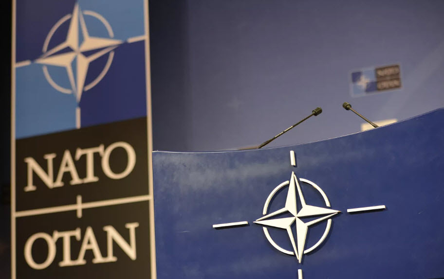 Генерал НАТО обвинил Россию в преследовании американских спутников 