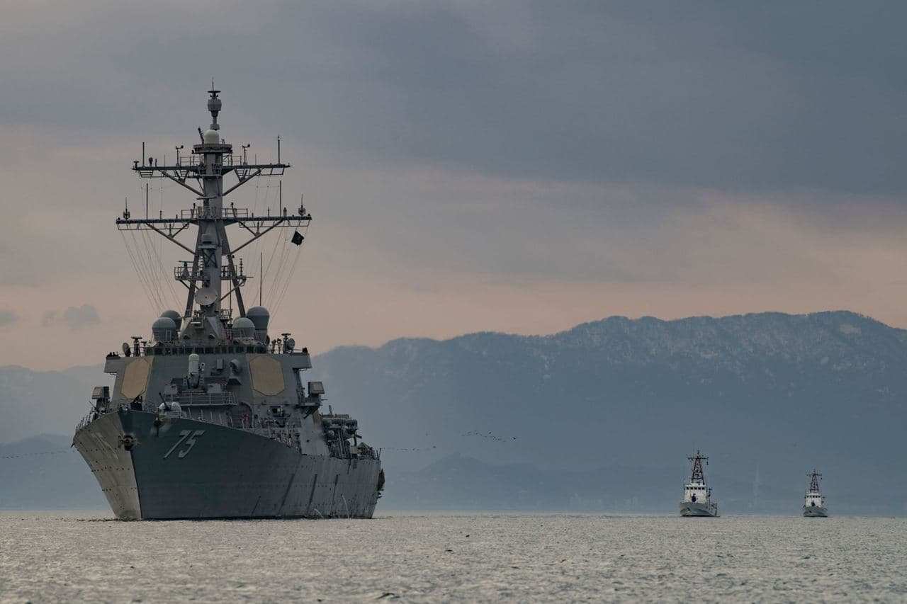 Крым встречает эсминец США залпом береговых батарей 