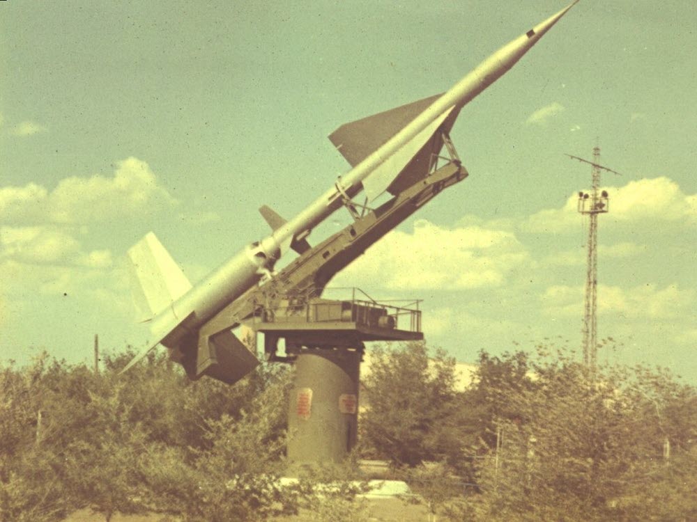 Как в СССР сбили первую баллистическую ракету