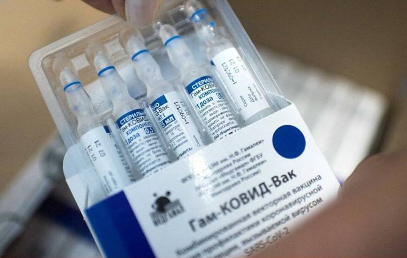 «Спутника» мало: Беларусь выпрашивает у американского посольства вакцину Pfizer