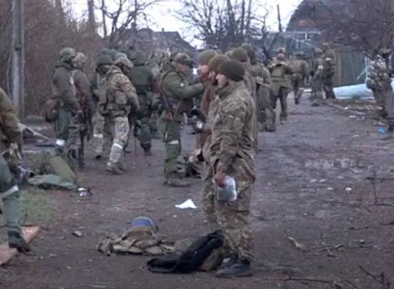 Молния: Около 1 тыс. морпехов ВСУ сдались в плен силам ДНР